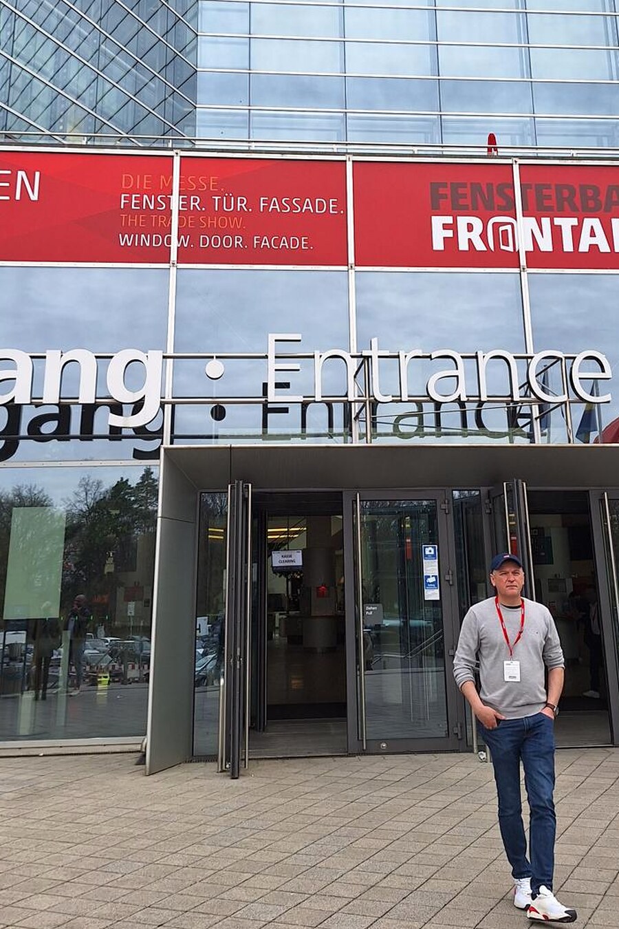 Tomek Orzlowski, Fenster- und Türen-Handwerker aus Gladbeck, in seiner Werkstatt